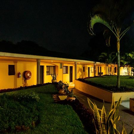 Casa Mia Lodge & Restaurant Blantyre Extérieur photo